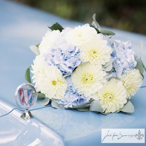 Brudebukett i blått og hvitt